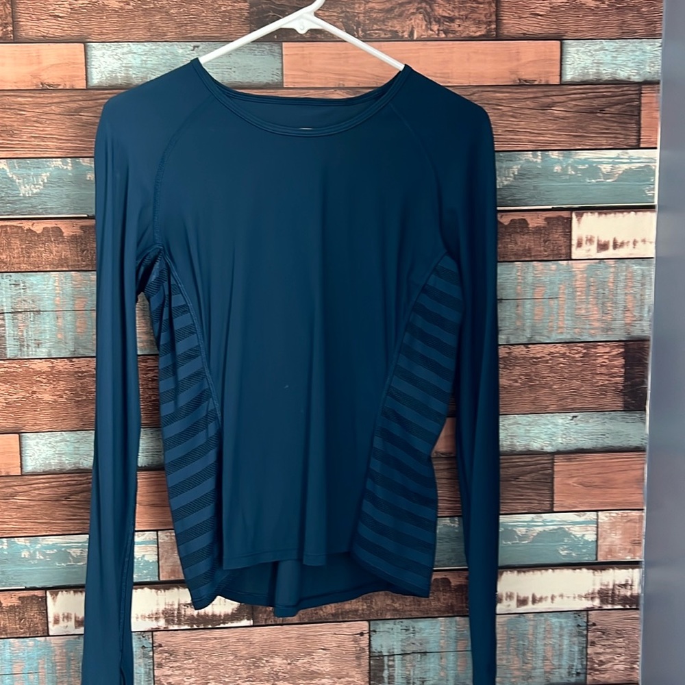 Women’s long sleeve Lululemon teal T-shirt